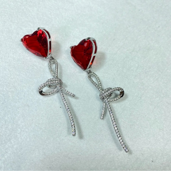 Red sparkling heart earrings - Picture 3 of 3